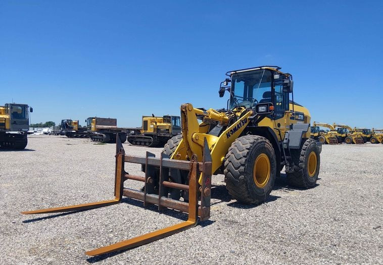 2021 Komatsu WA270-8
