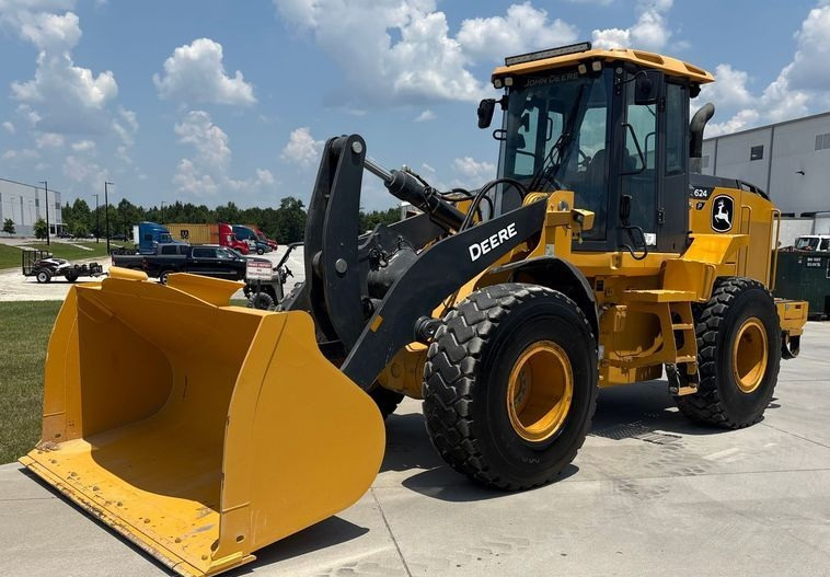 2023 John Deere 624P